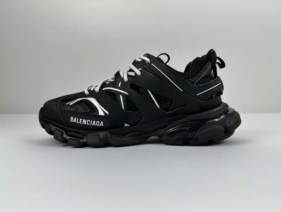 BA Track Black And White